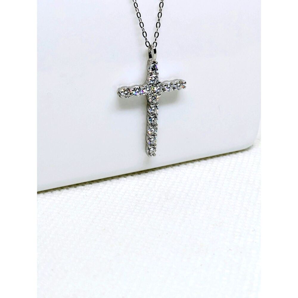 NWT 925 Silver 0.79ct VVS D Moissanite Cross Necklace. GRA Certificate included - Picture 11 of 14